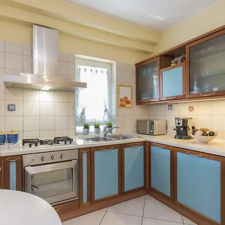 Holiday House Kristina فودنيان